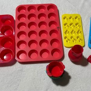 6 items - silicones  muffin pan cup butter cup‎  biscuits or ice cube  ect